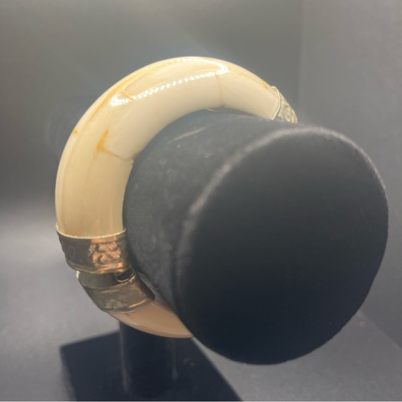 Vintage Water Buffalo Bone
Turquoise Gemstone Silver Tone
Hinged Bracelet - Picture 5 of 9